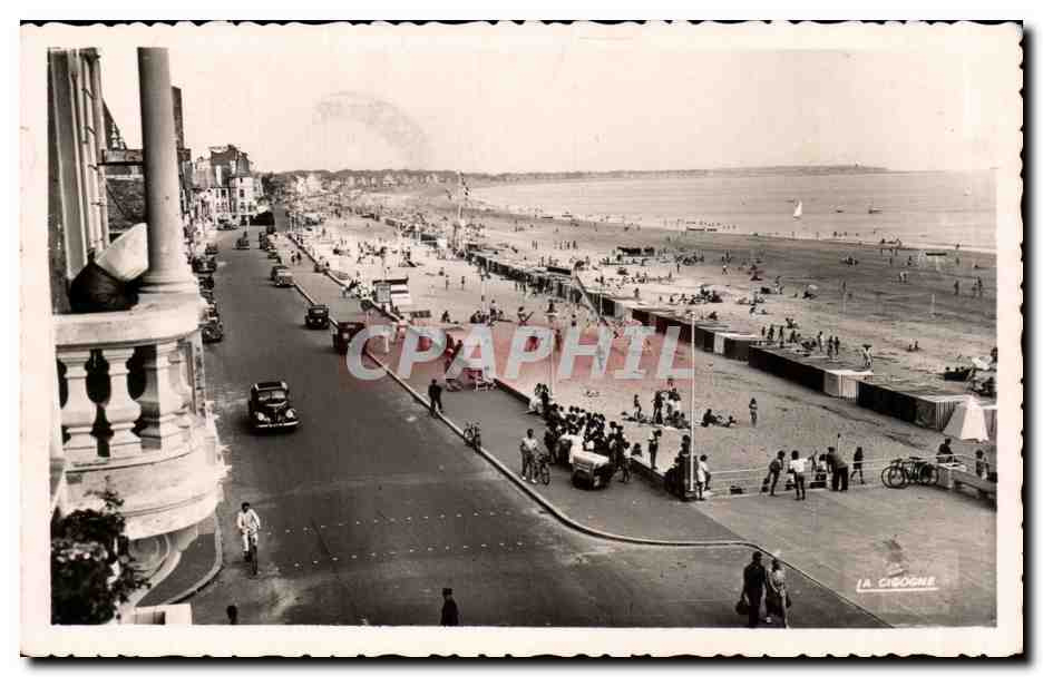 CPA La Baule Vue de al plage et du remblai