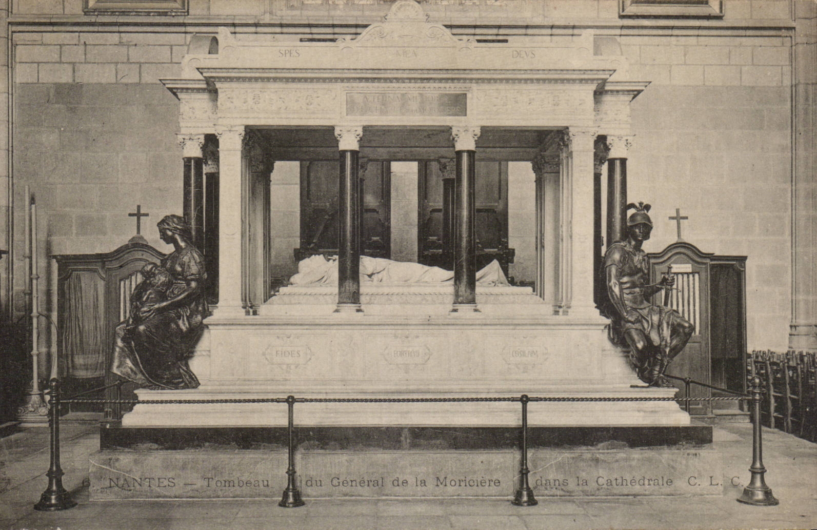 CPA Nantes Tombeau du general de la Moriciere dans la cathedrale