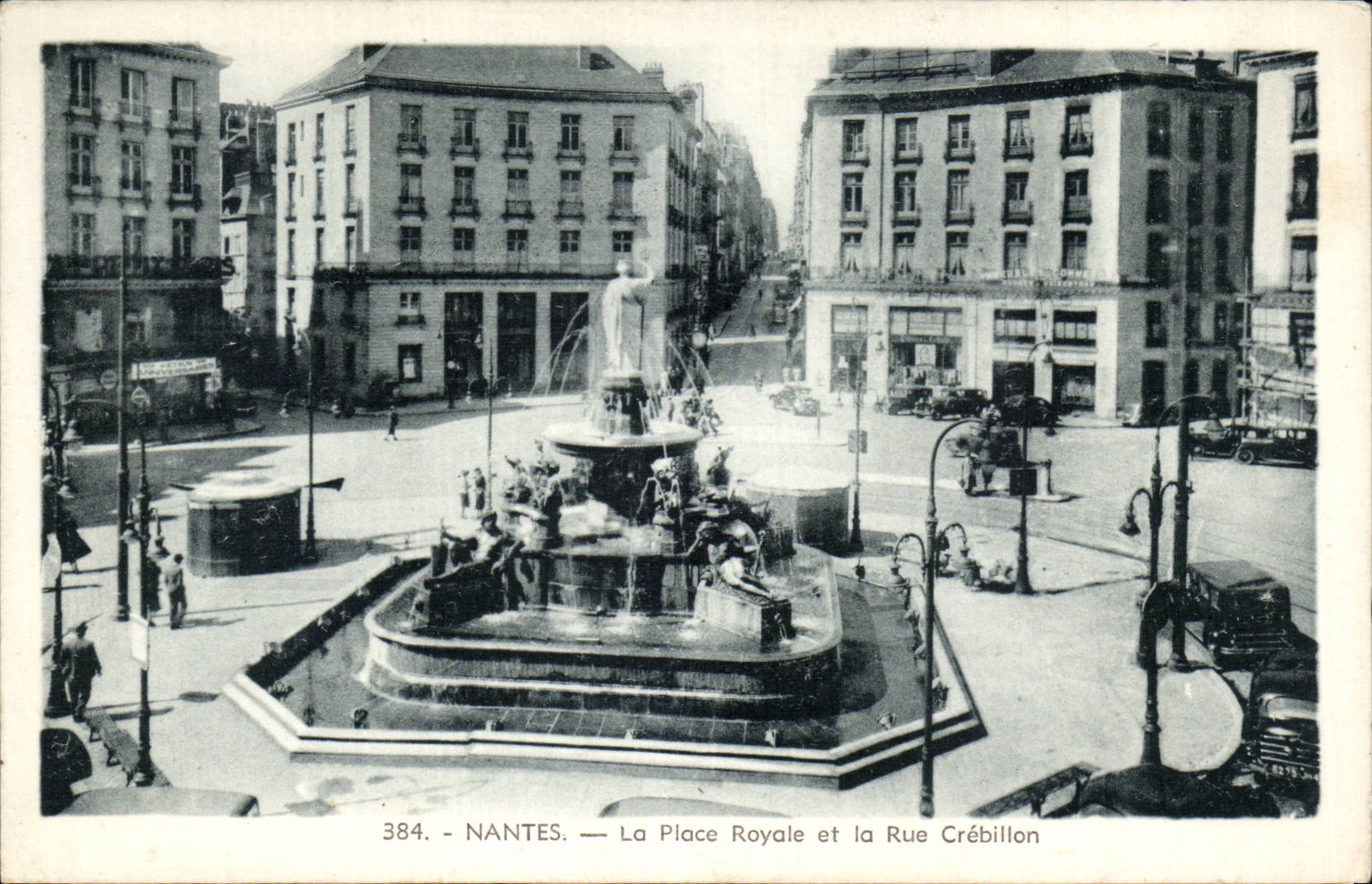 CPA Nantes La place royale et la rue Crebillon