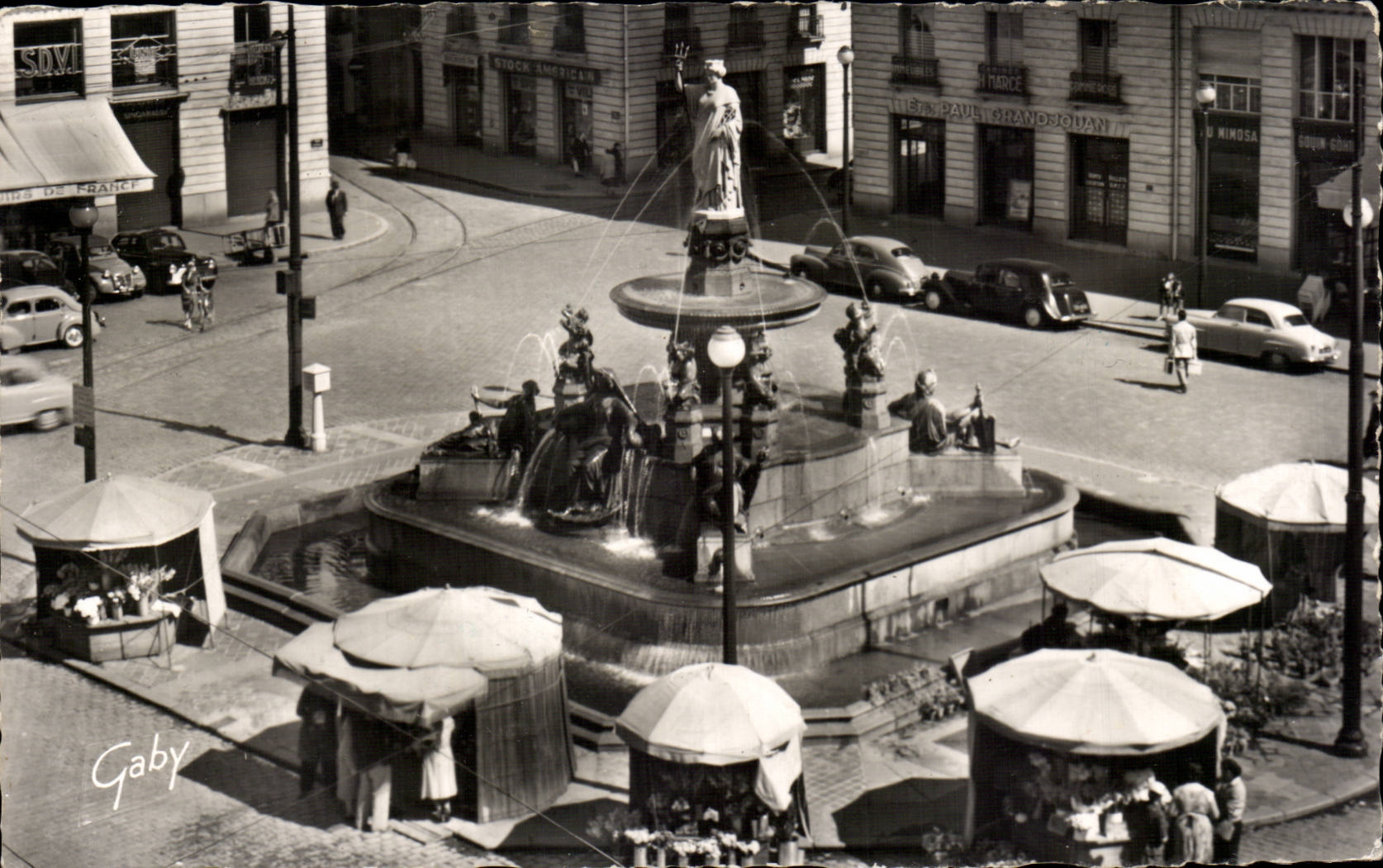 CPA Nantes La place royale La fontaine