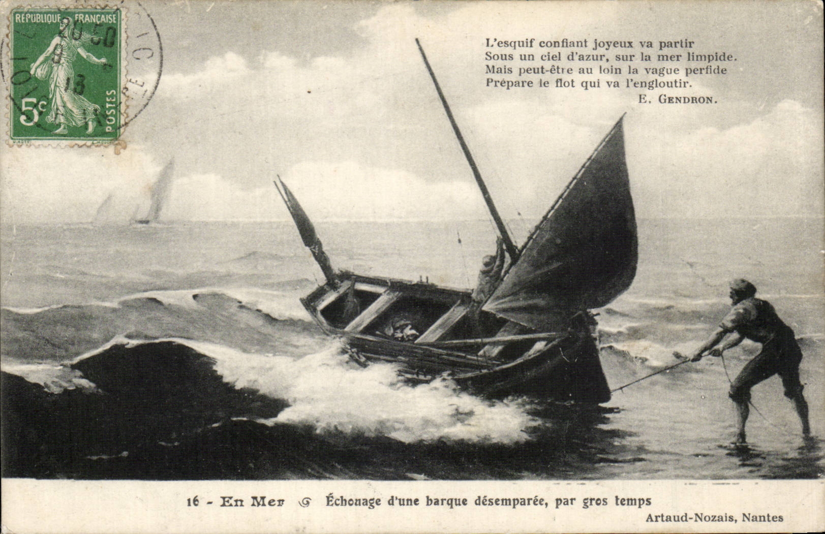 CPA En mer Echouage d'une barque desemparee par gros temps