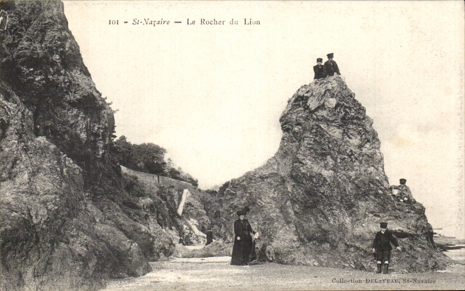 CPA St Nazaire le rocher du lion