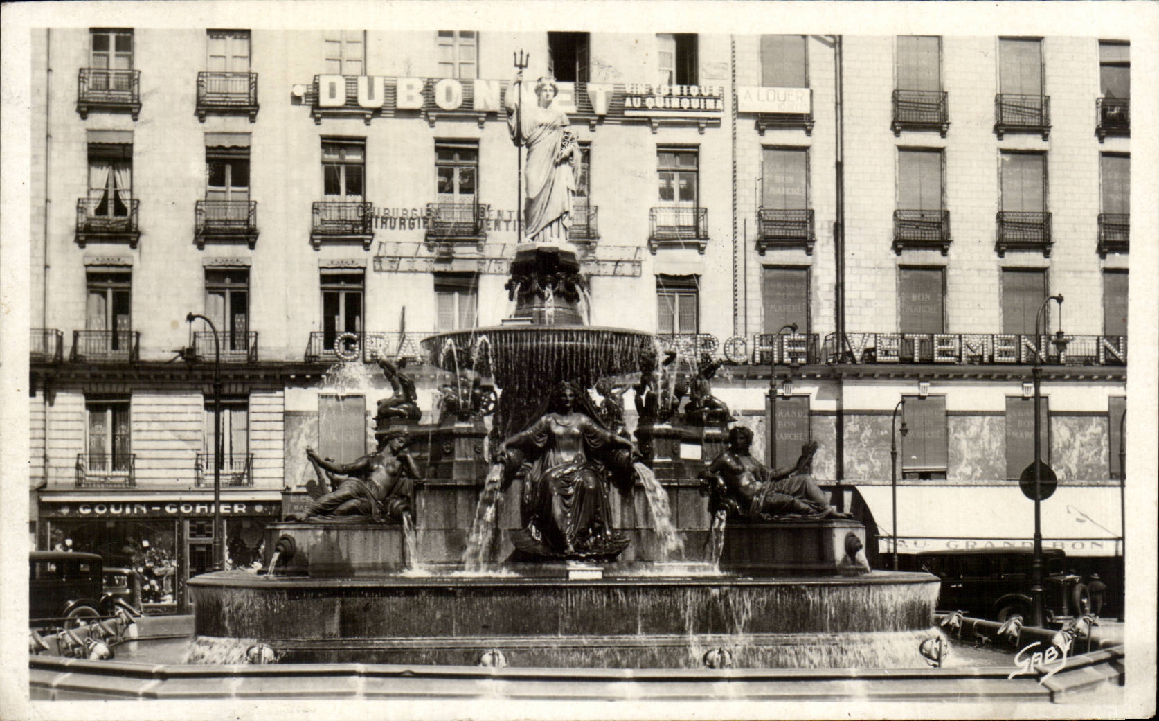 CPA Nantes La fontaine de la place Royale