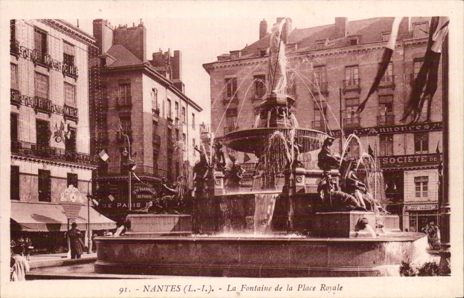 CPA Nantes La fontaine de la place royale