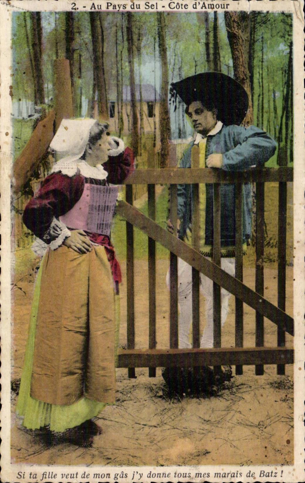 CPA Au Pays du sel Cote d'amour Folklore Marais de Batz Folklore Costume