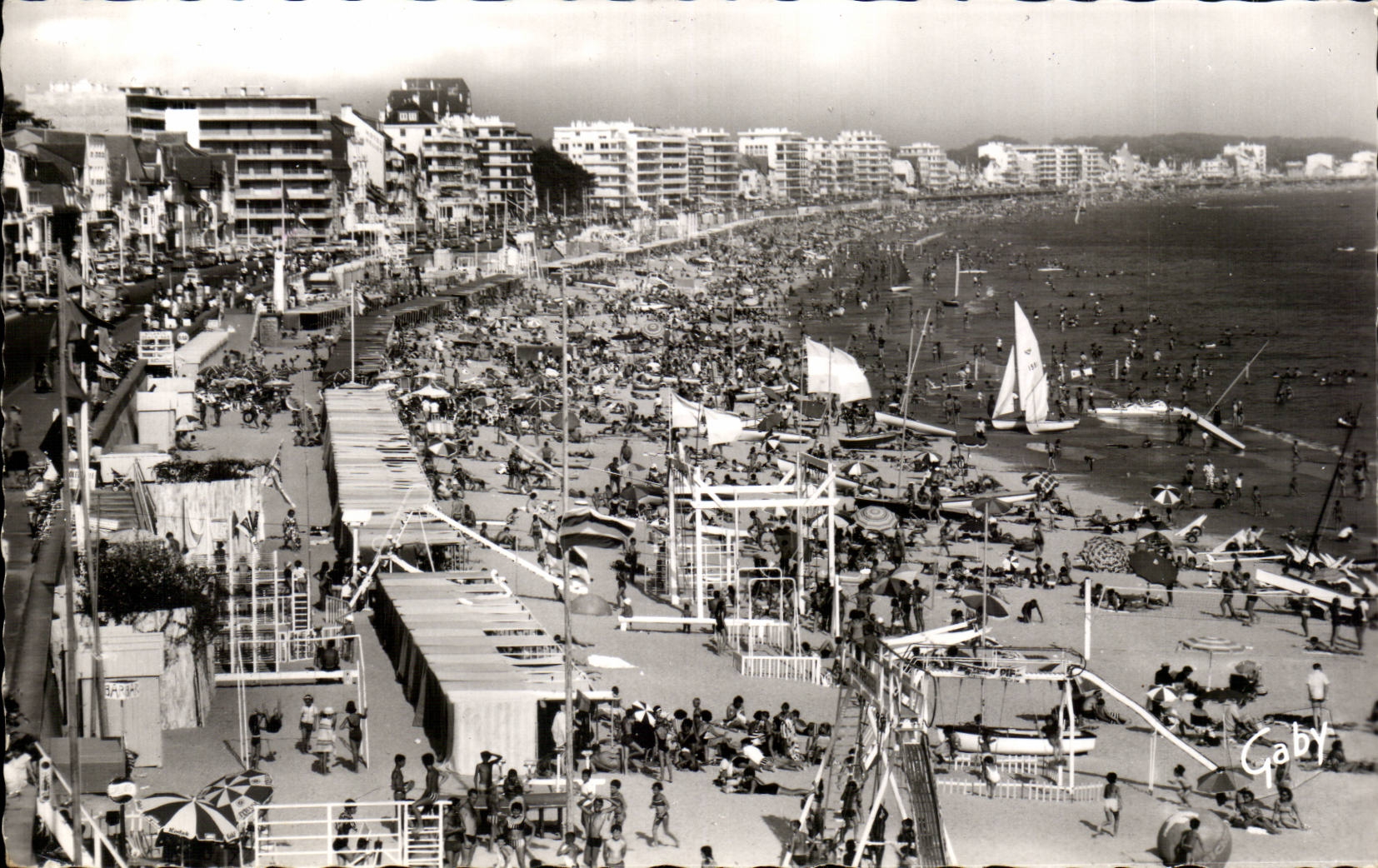 La Baule CPSM La plus belle plage d'Europe Vue d'ensemble Catamaran
