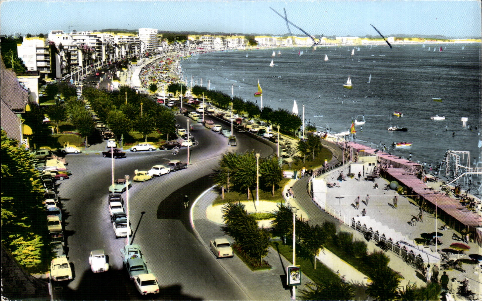 La Baule CPA La plage et l'esplanade du casino Volleyball Volley-ball