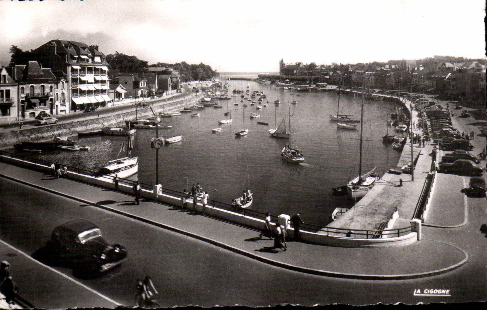 Le Pouliguen CPA Vue generale du port