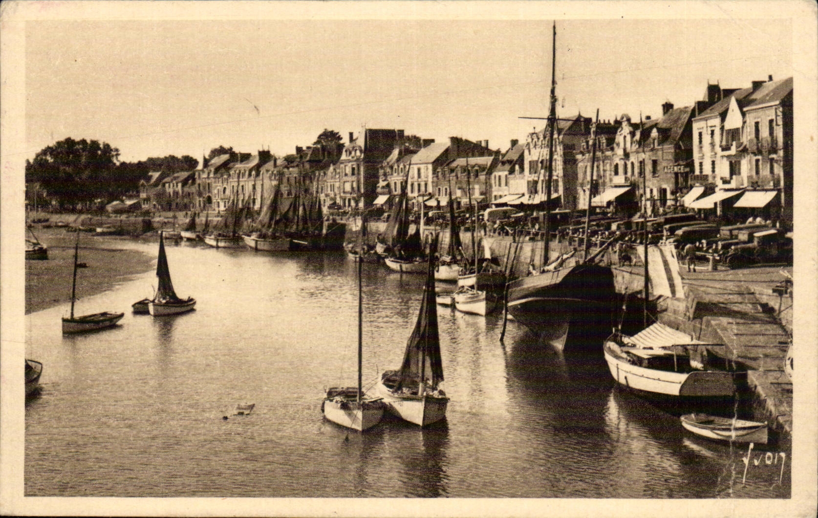 CPA Le Pouliguen Le port et les quais