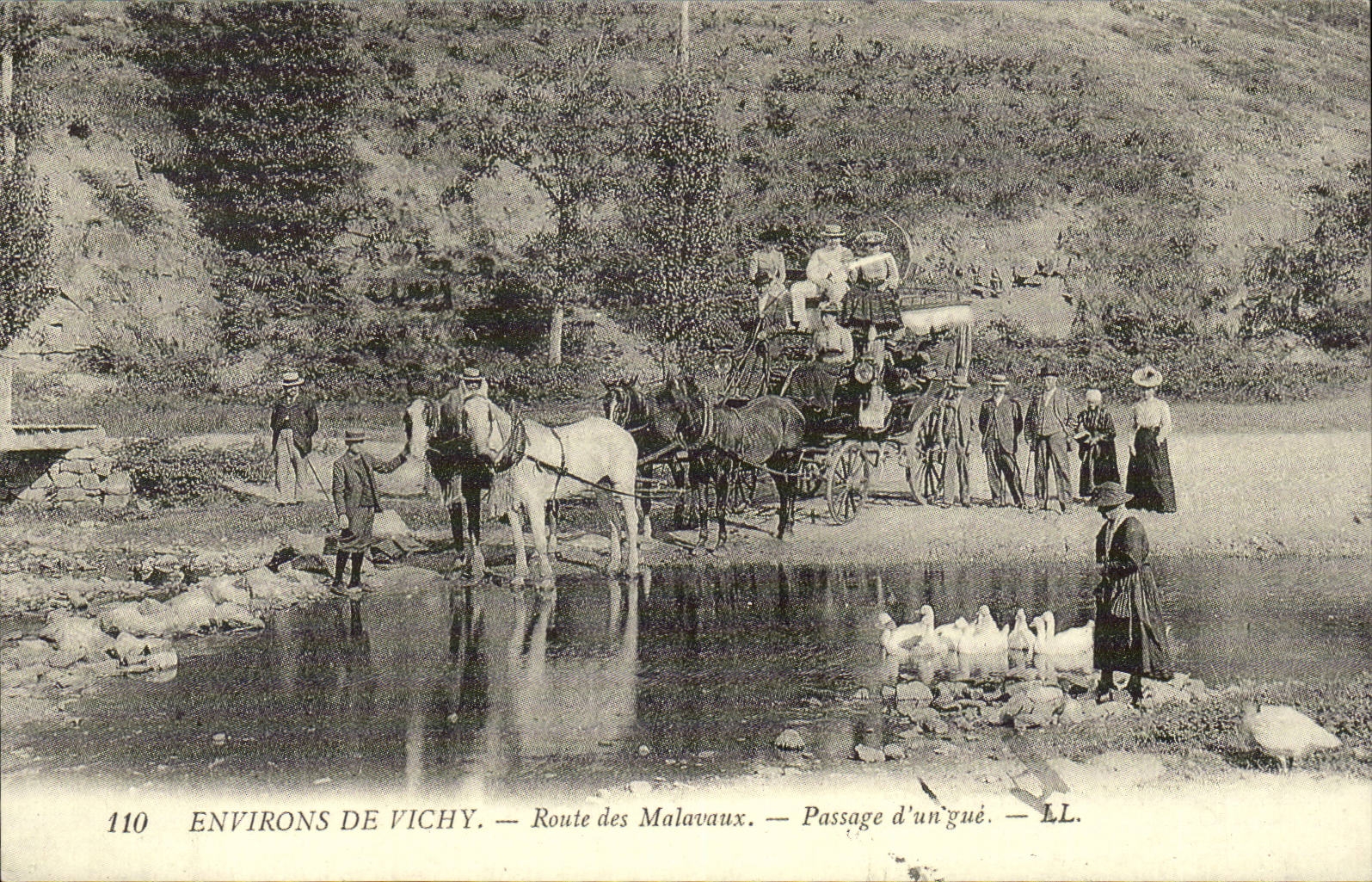 REPRODUCTION Environs de Vichy Route de Malavaux Passage d'un gue 