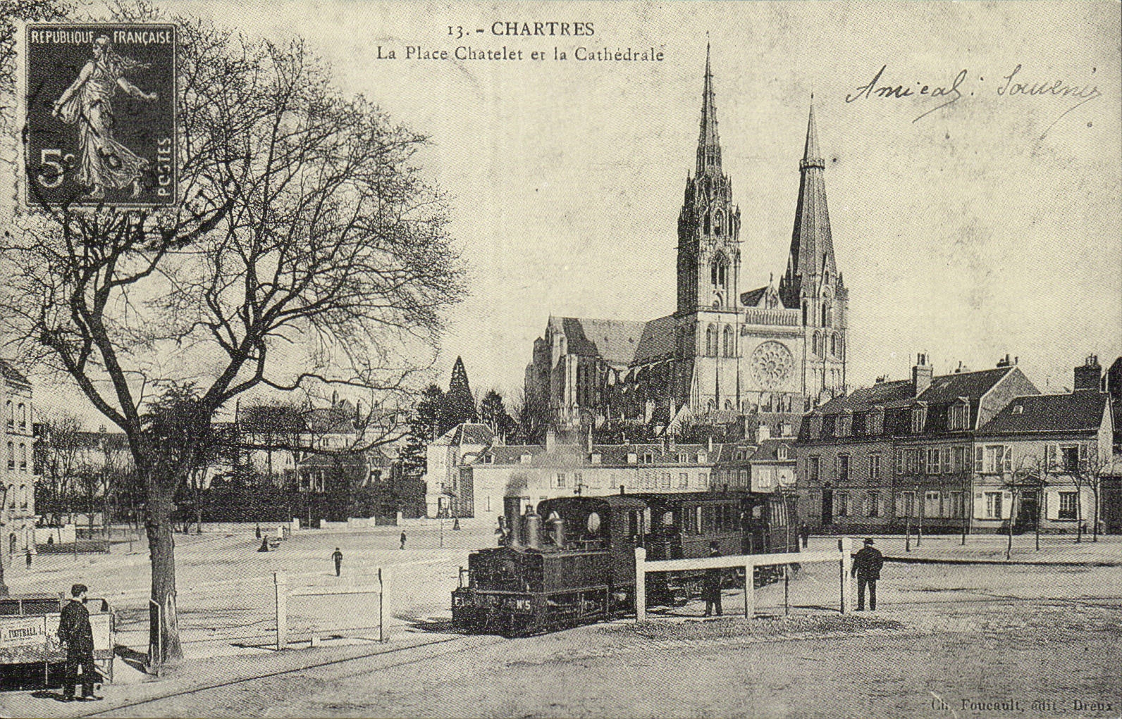 REPRODUCTION Chartres La place Chatelet et la cathedrale Train