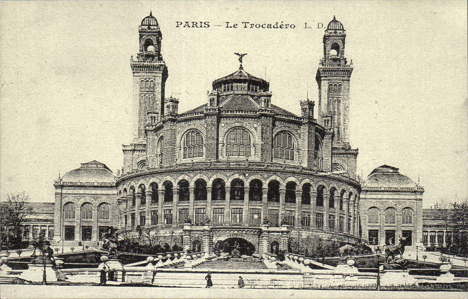 REPRODUCTION Paris le Trocadero