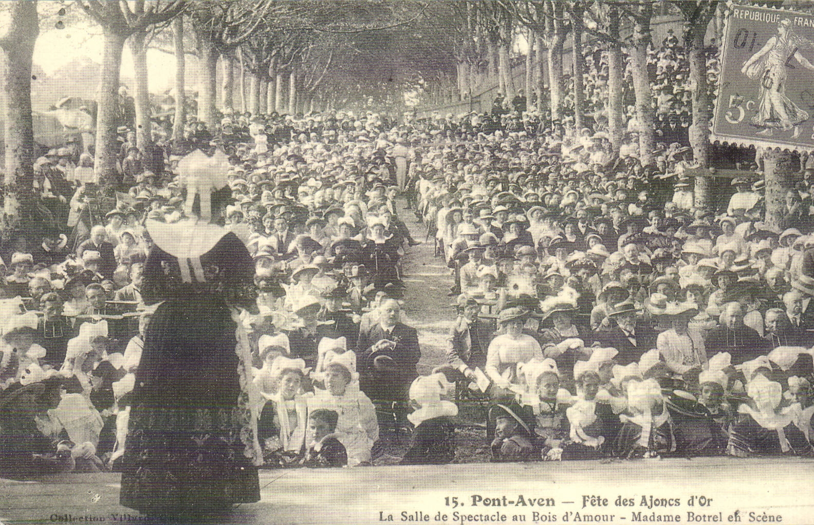 REPRODUCTION Pont Aven Fetes des ajoncs d'or La salle de spectacle au bois d'Mour Madame Borel en scene