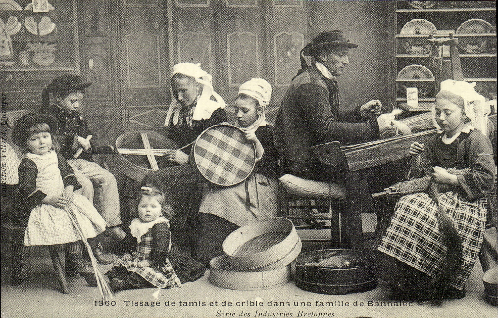 REPRODUCTION Tissage de tamis et de crible dans une famille de Bannalec