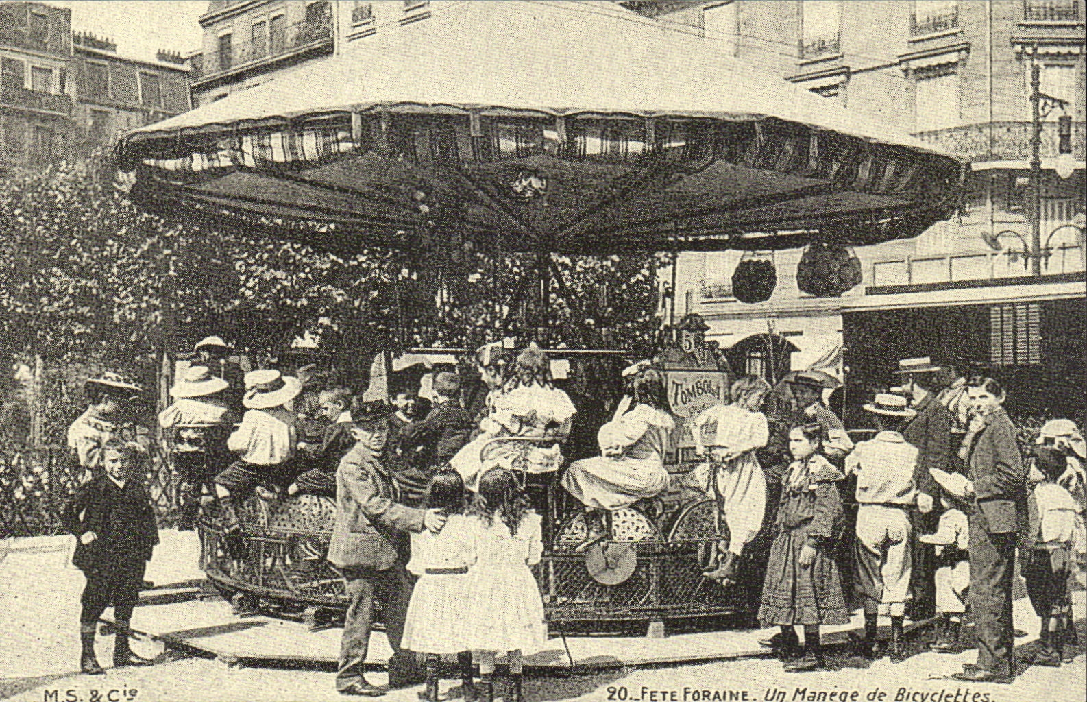 REPRODUCTION Fete foraine Un manege de bicyclettes Velo Cycle Enfants