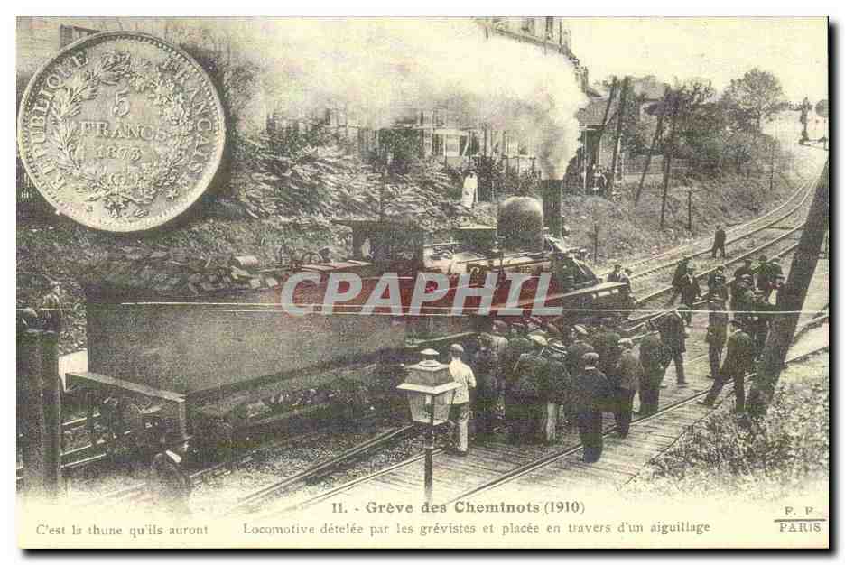 REPRODUCTION Greve des Cheminots 1910 Locomotive detelee par les grevistes et placee en travers d'un aiguillage Train
