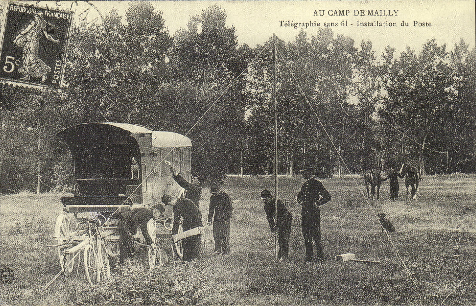 REPRODUCTION Au camp de Mailly Telegraphie sans fil Installation de poste Militaria