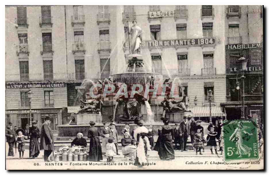 CPA Nantes Fontaine monumentale de la place Royale Foklore Costume