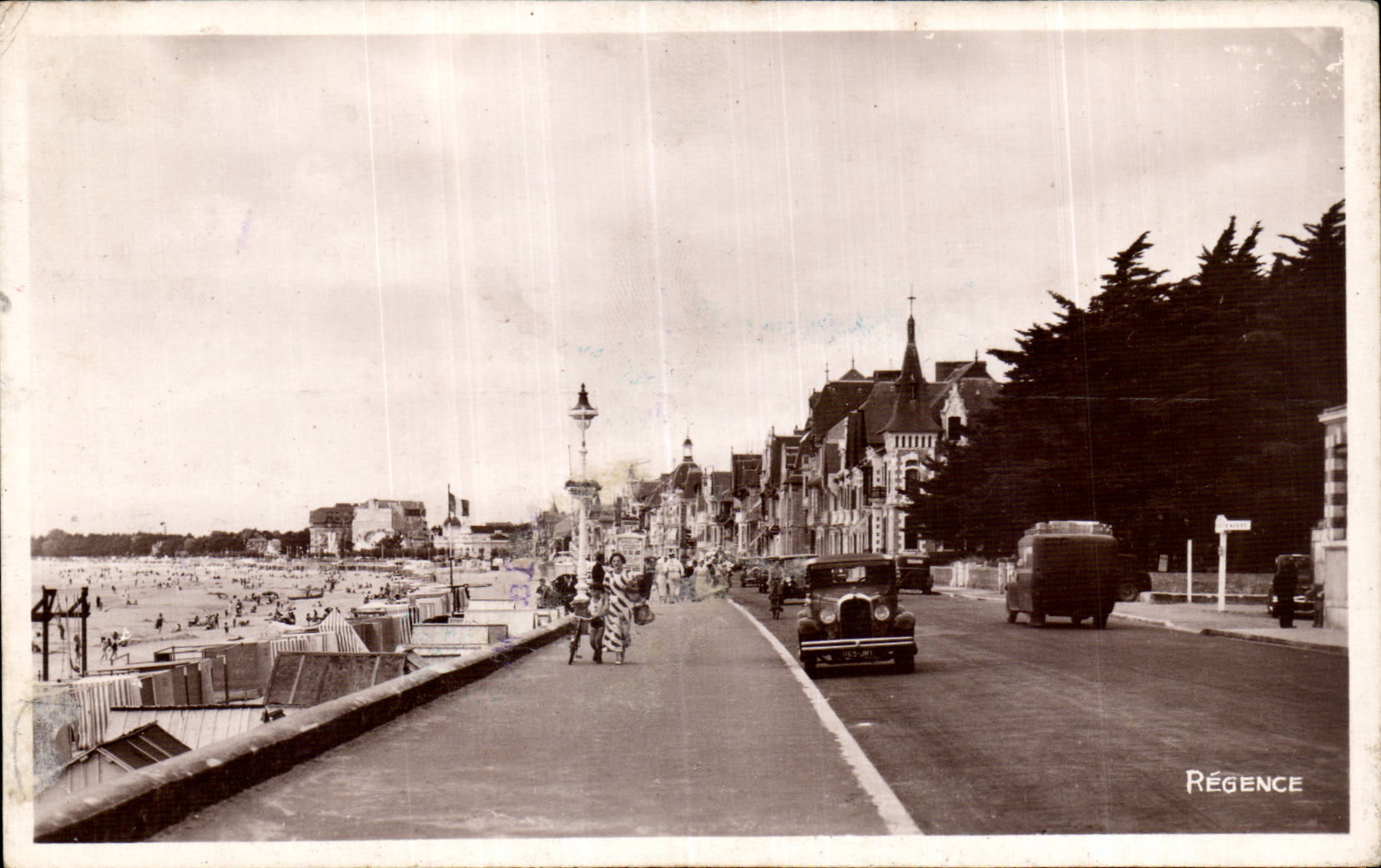 CPA La Baule La cote d'amour Le remblai vers le Pouliguen
