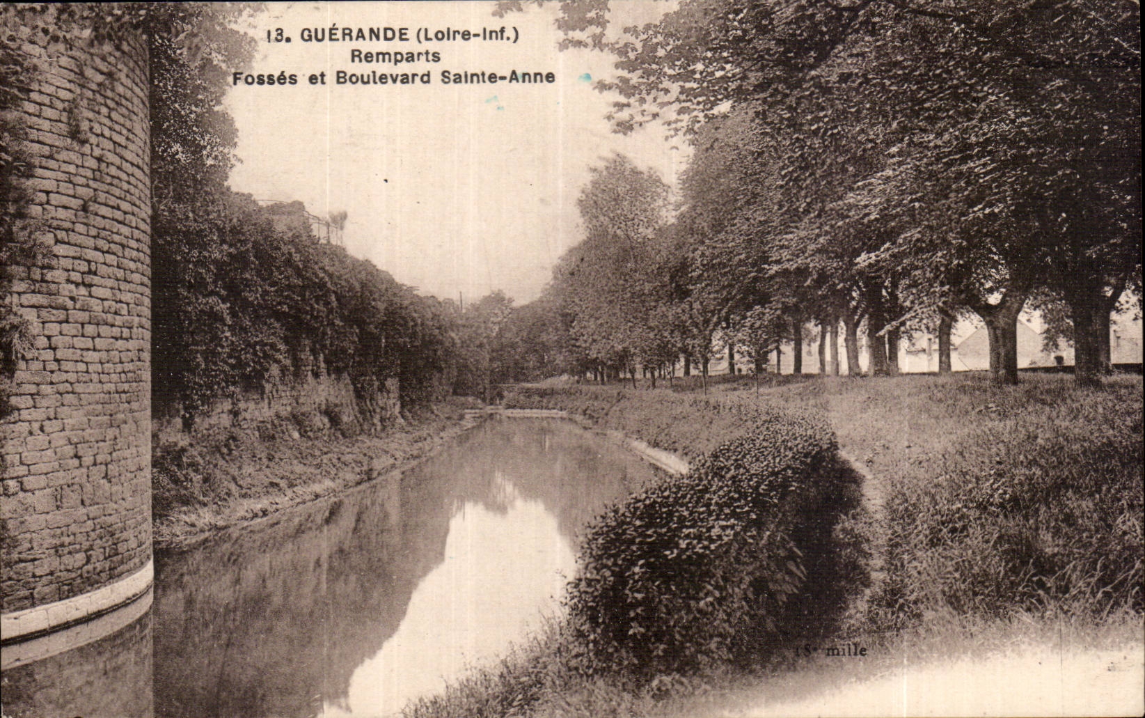 CPA Guerande Remparts Fosse et boulevard Sainte Anne
