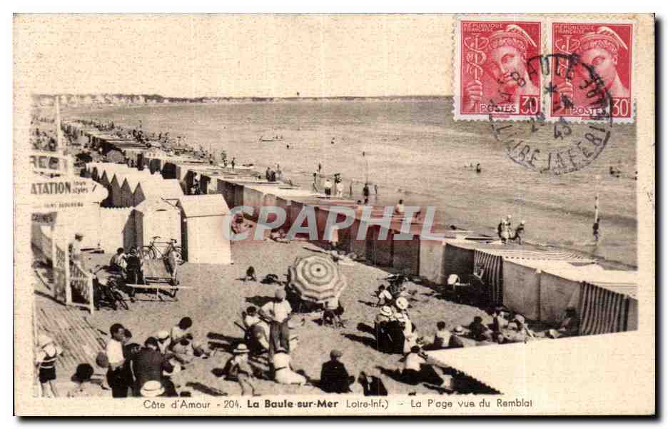CPA La Baule sur mer La plage vue du remblai