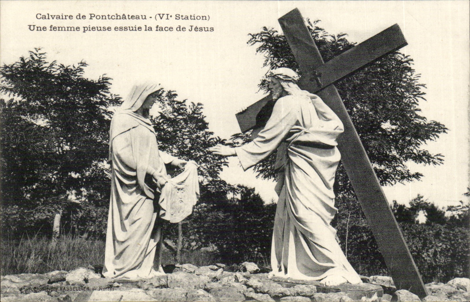 CPA Calvaire de Pontchateau Une femme pieuse essuie la face de Jesus