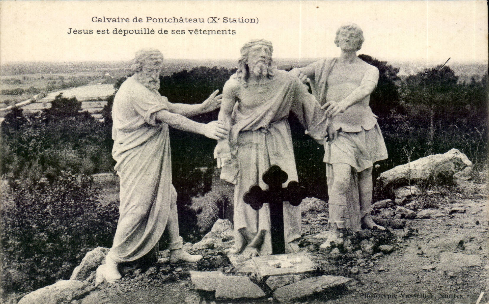 CPA Calvaire de Ponchateau Jesus est depouille de ses vetements