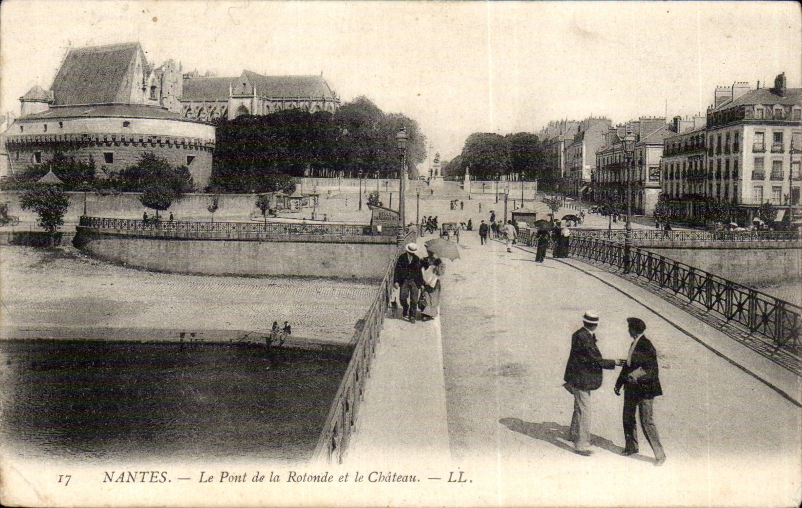 CPA Nantes Le pont de la rotonde et le chateau