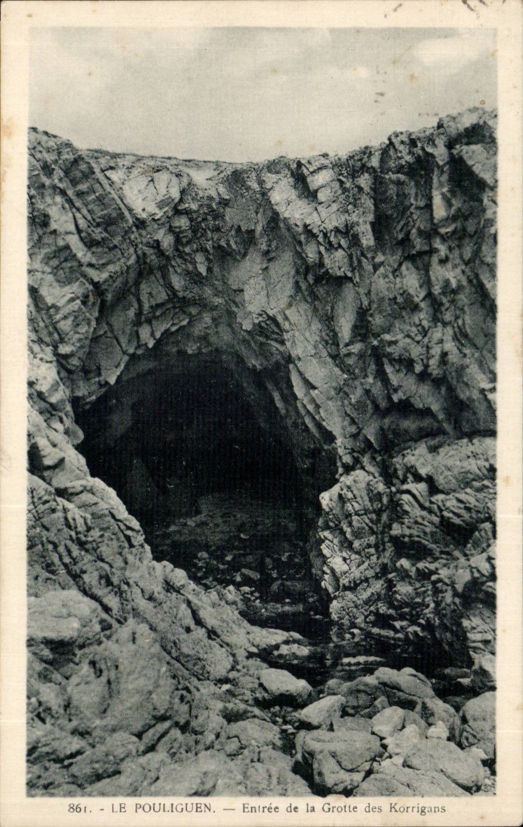CPA Le Pouliguen Entree de la grotte des Korrigans