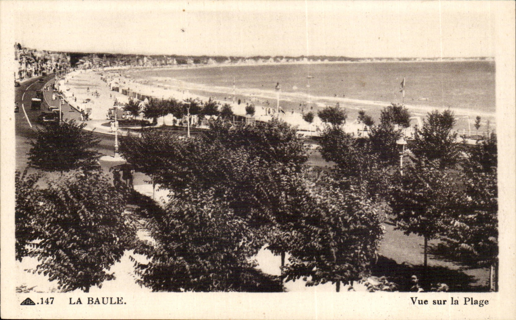 CPA La Baule Vue sur la plage