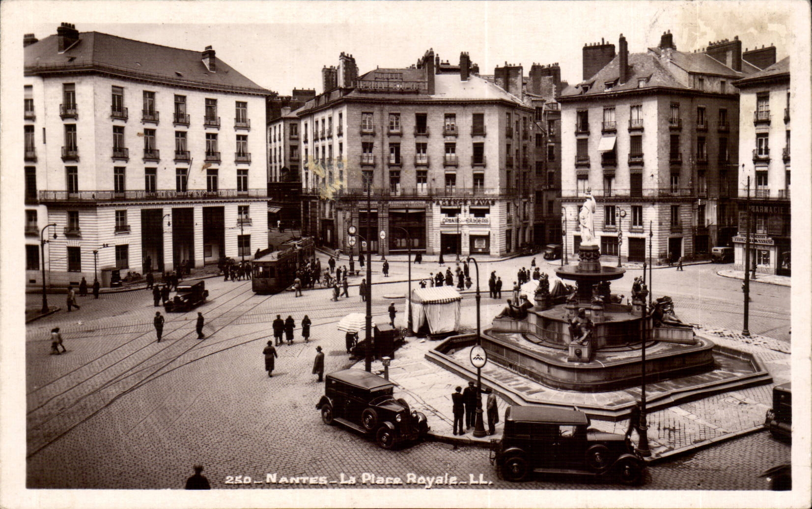 CPA Nantes La place Royale