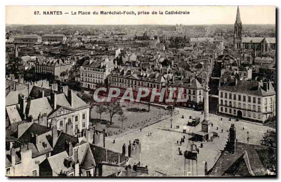 CPA Nantes La place du Marechal Foch prise de la cathedrale