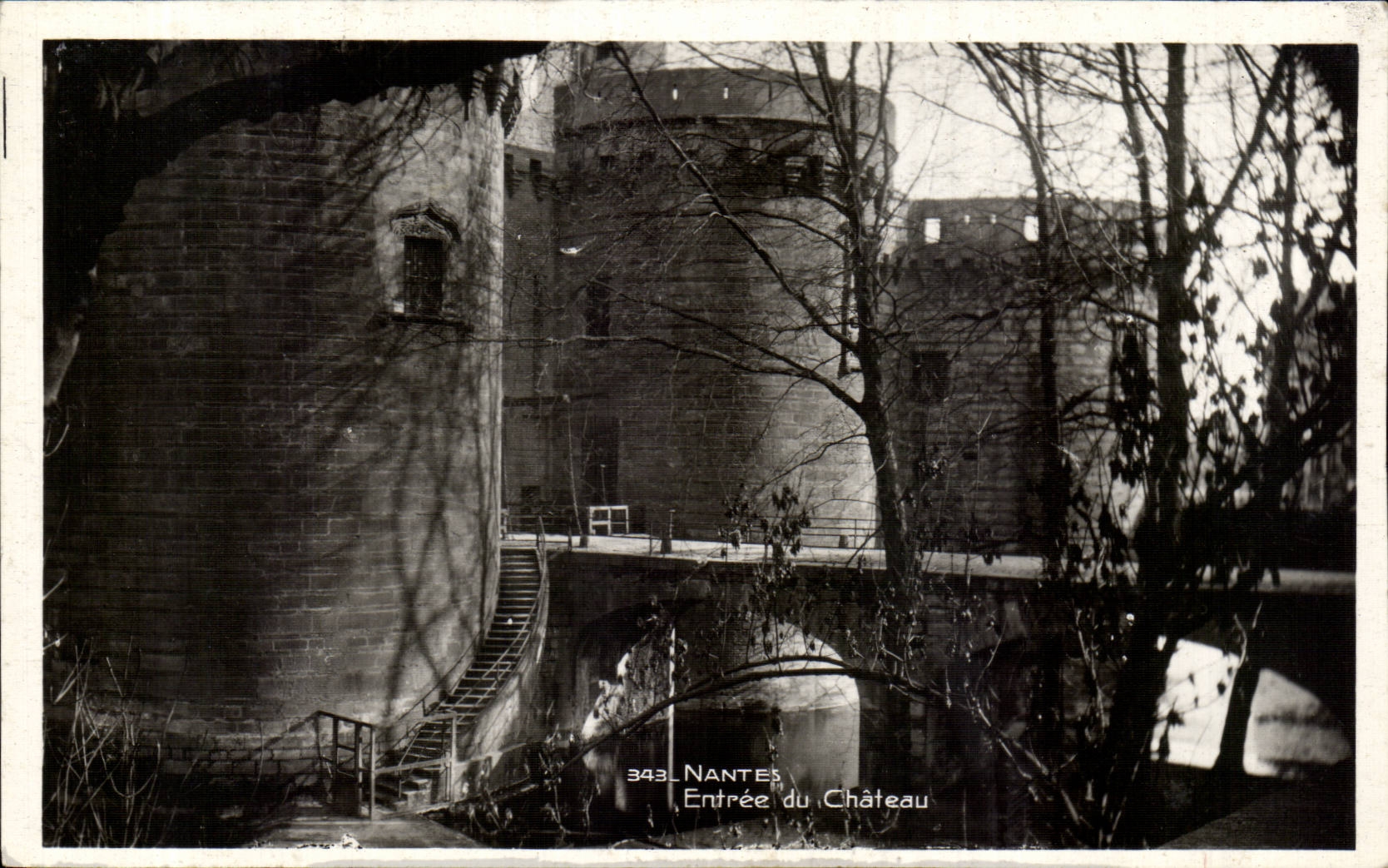 Nantes CPA Entree du chateau