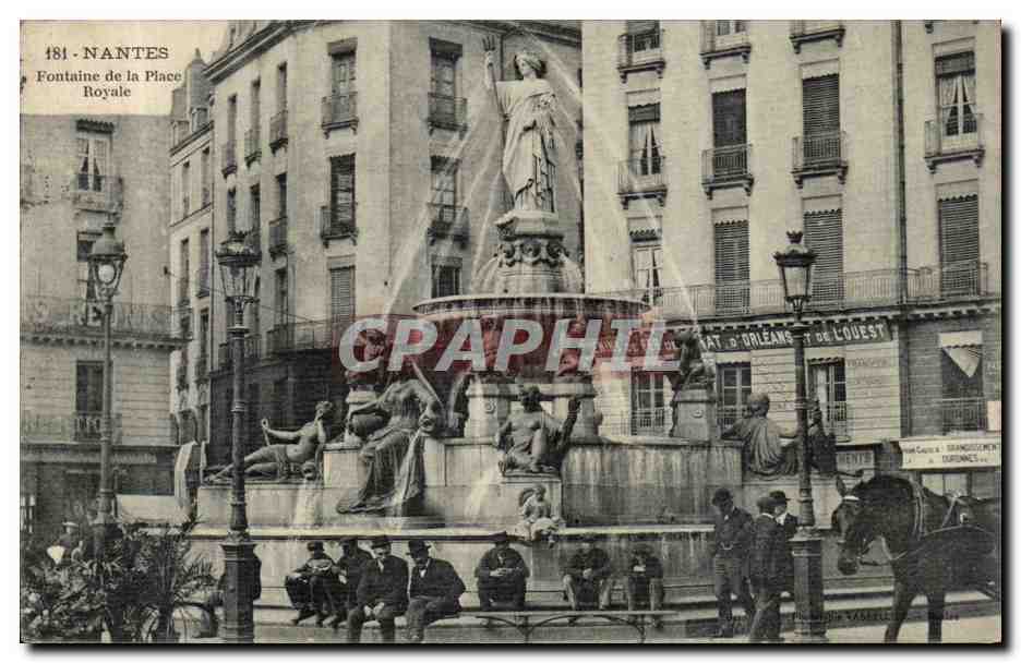 CPA Nantes Fontaine de la place royale animee