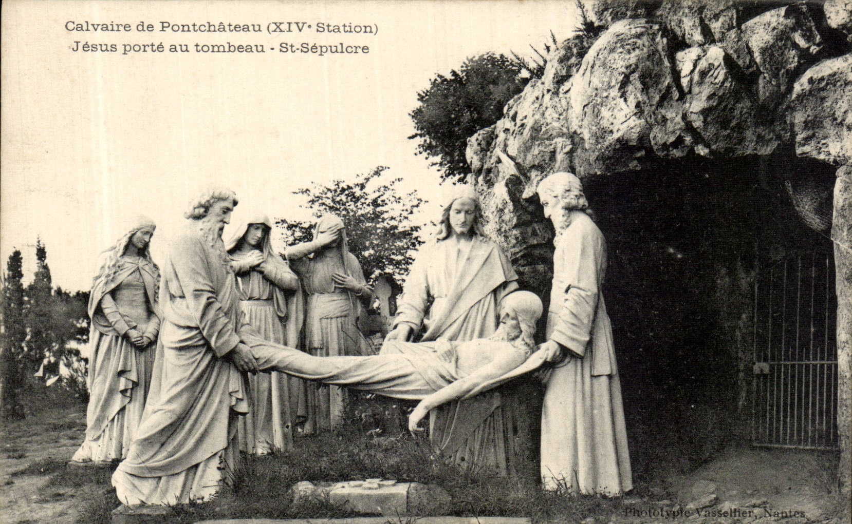 CPA Calvaire de Pontchateau Jesus porte au tombeau St Sepulcre