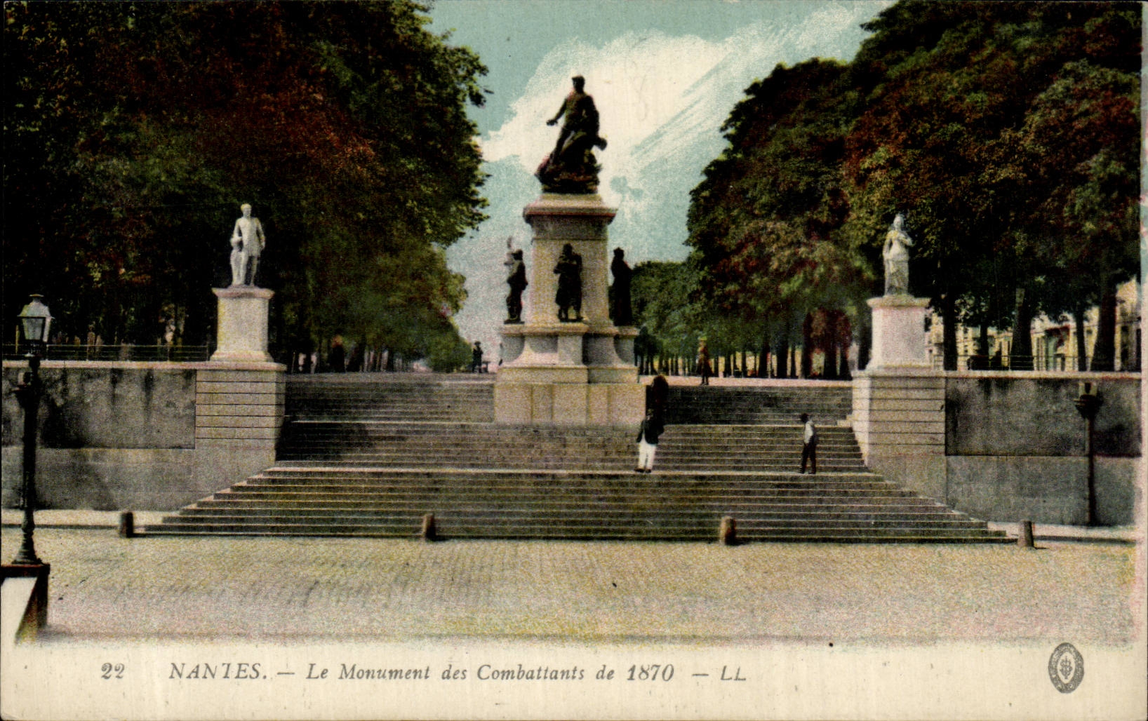CPA Nantes Le monument des combattants de 1870