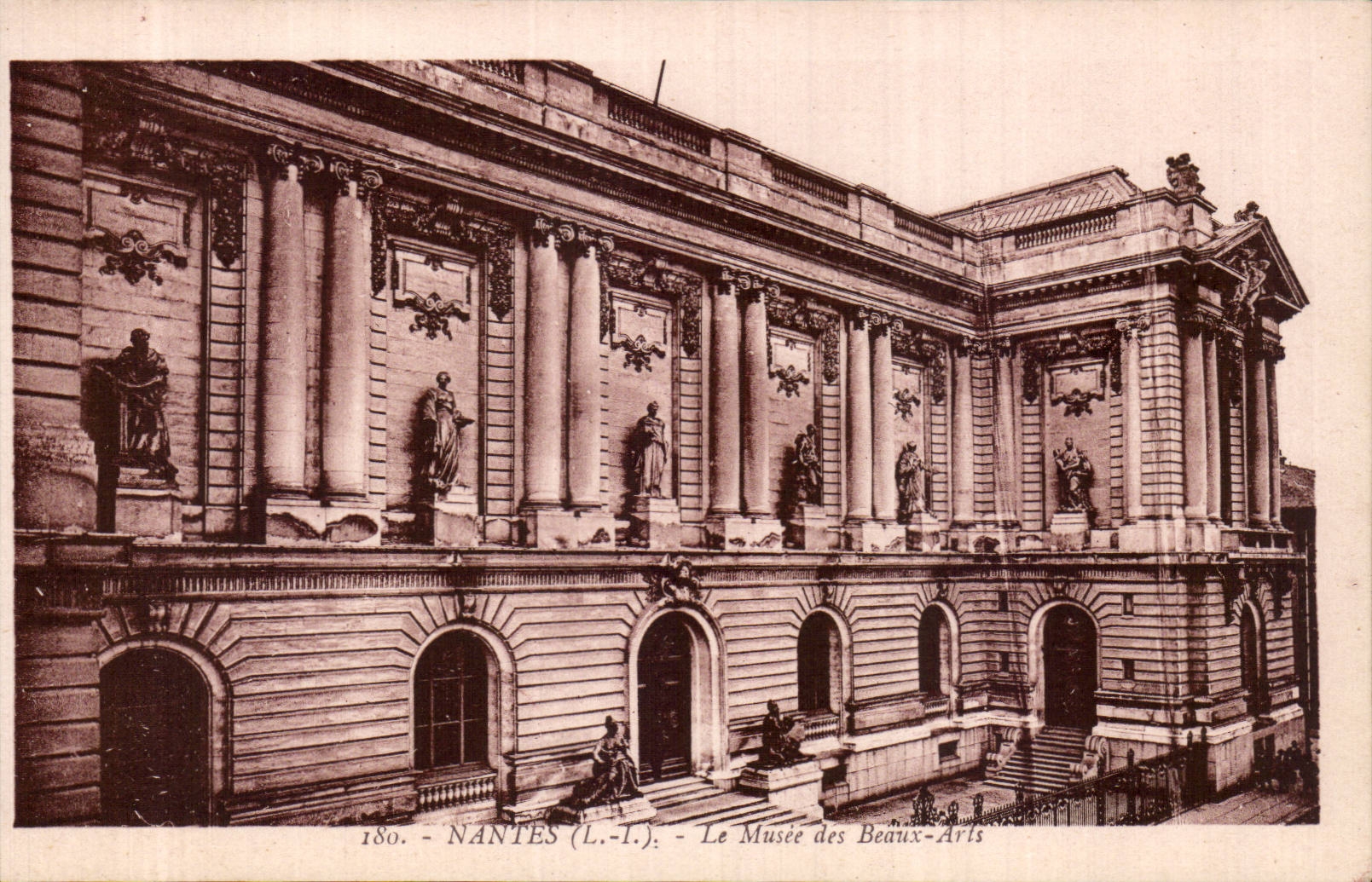 CPA Nantes Le musee des Beaux Arts