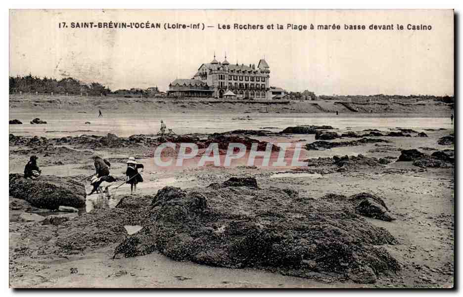 CPA Saint Brevin l'ocean les rochers et la plage a maree basse devant le casino