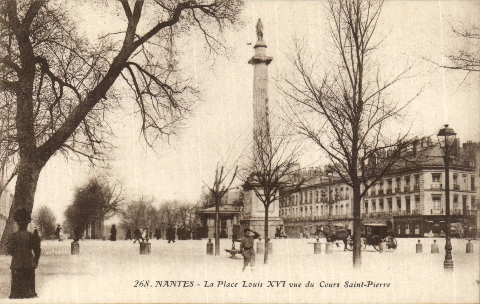 Nantes CPA La place Louis XVI vue du cours St Pierre