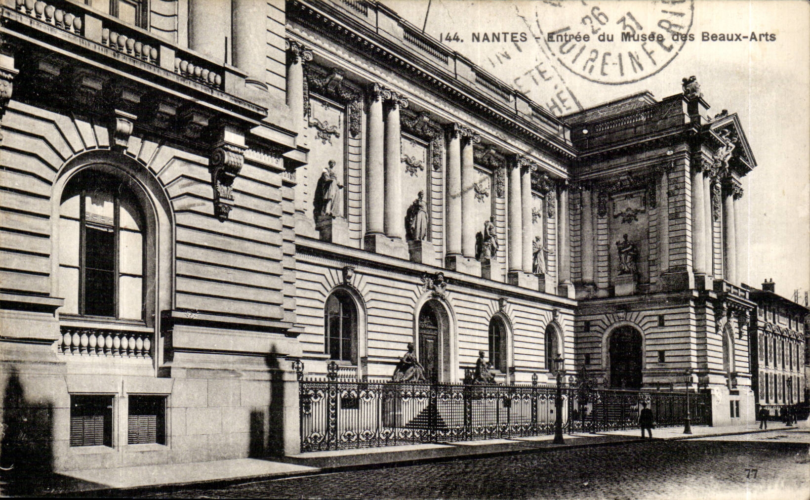 Nantes CPA Entree du musee des Beaux Arts