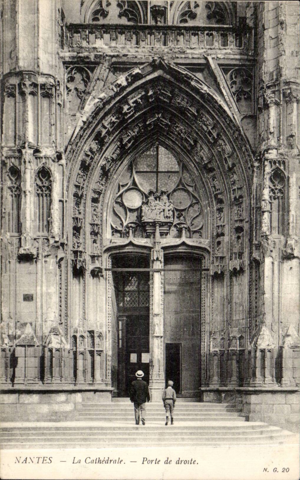 Nantes CPA La cathedrale Porte de droite