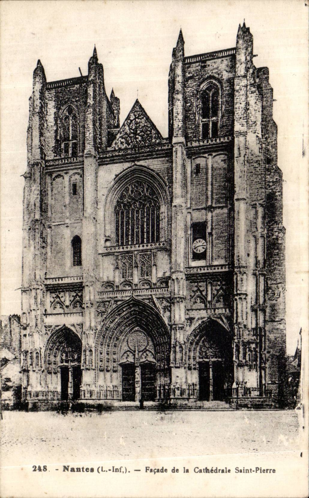Pornic CPA Facade de la cathedrale Saint pierre