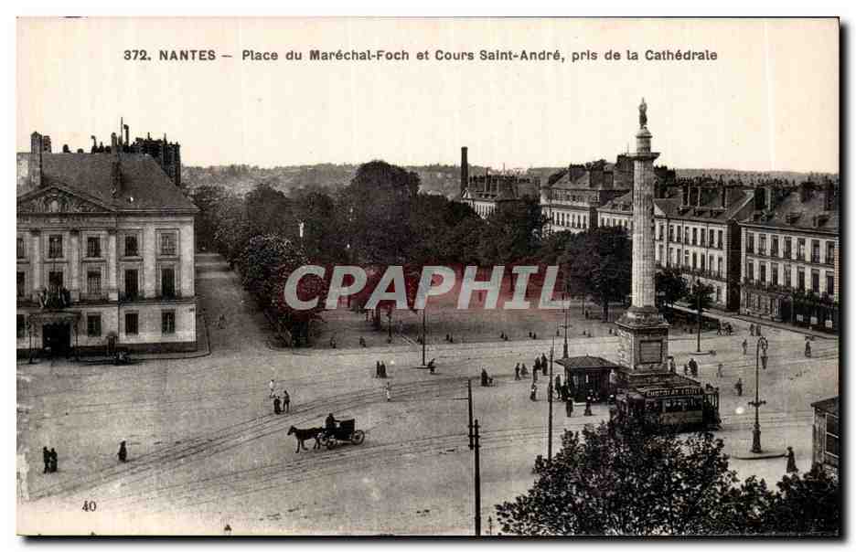 CPA Nantes Place du Marechal Foch et cours Saint Andre pris de la cathedrale
