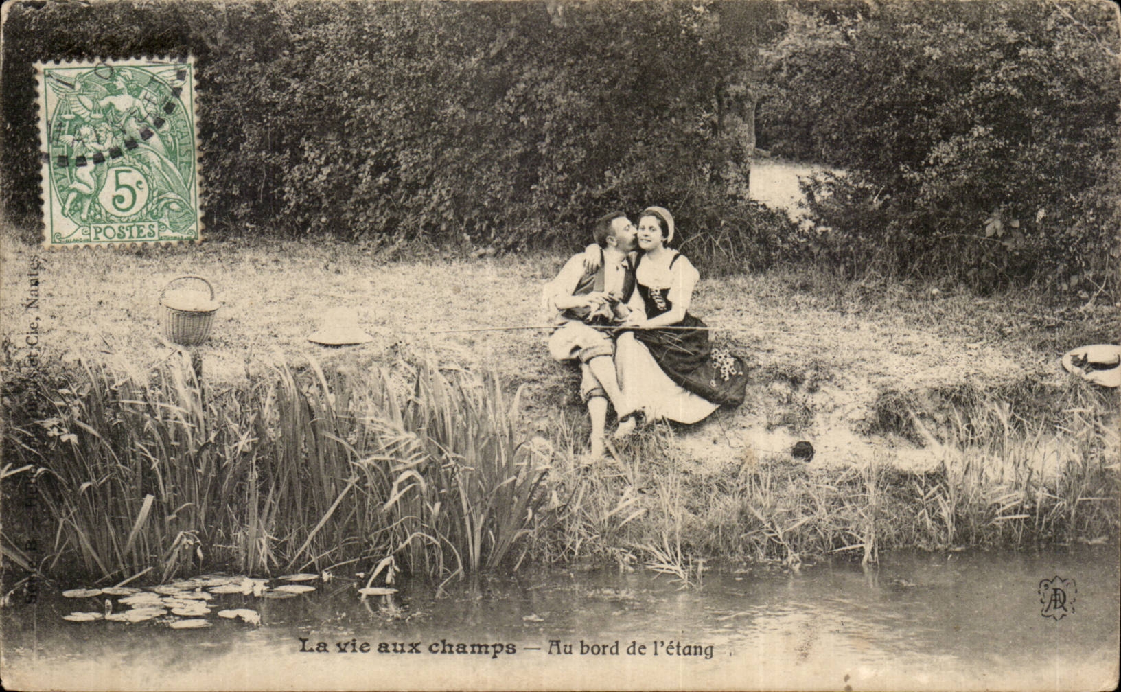CPA La vie aux champs Au bord de l'etang Folklore Peche pecheur 