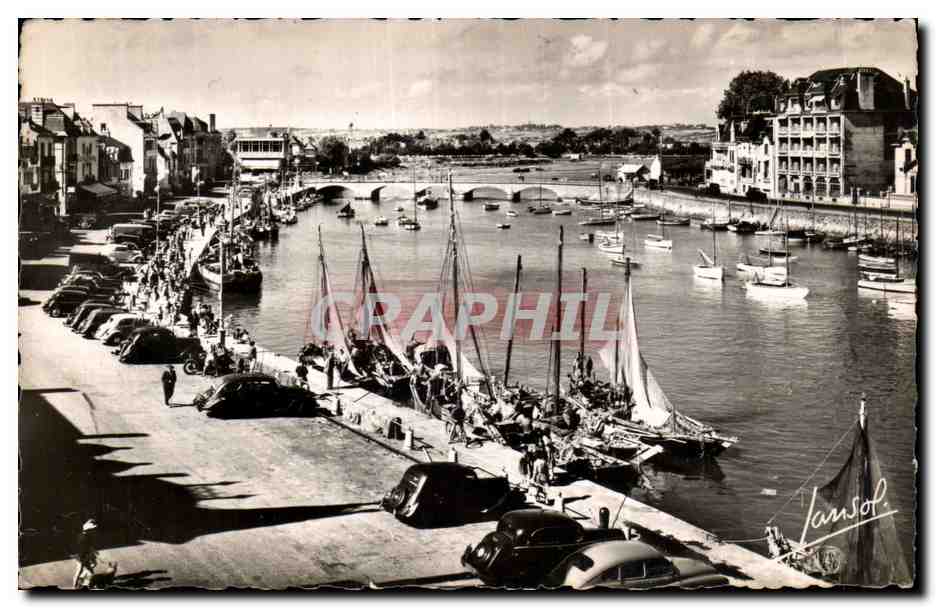 CPA Vue generale du port de la Baule et de Pouliguen
