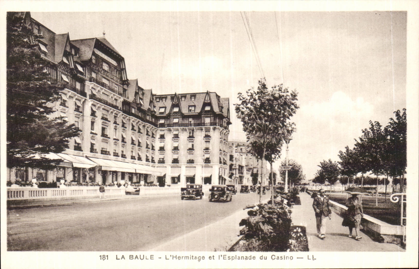 CPA La Baule L'Hermitage et l'esplanade du casino