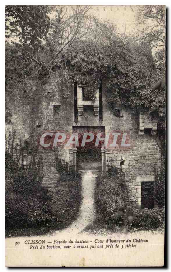 CPA Clisson Facade du bassin Cour d'honneur du chateau Pres du bastion 