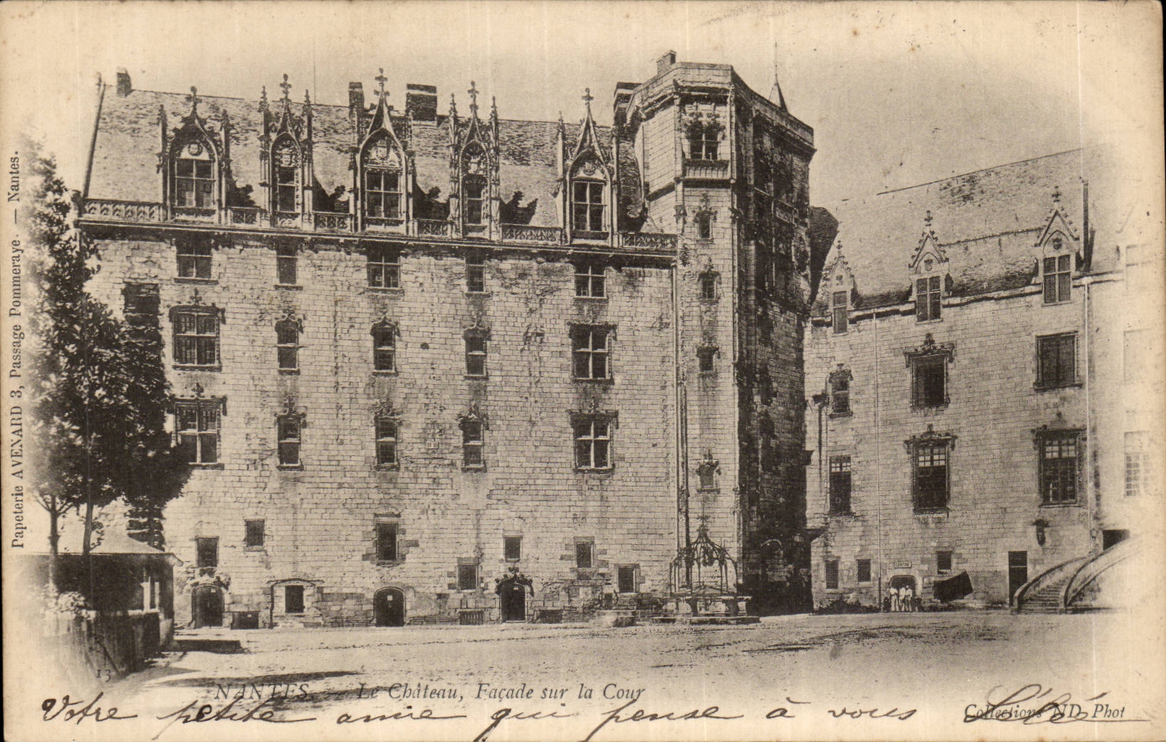 CPA Nantes Le chateau Facade sur la cour