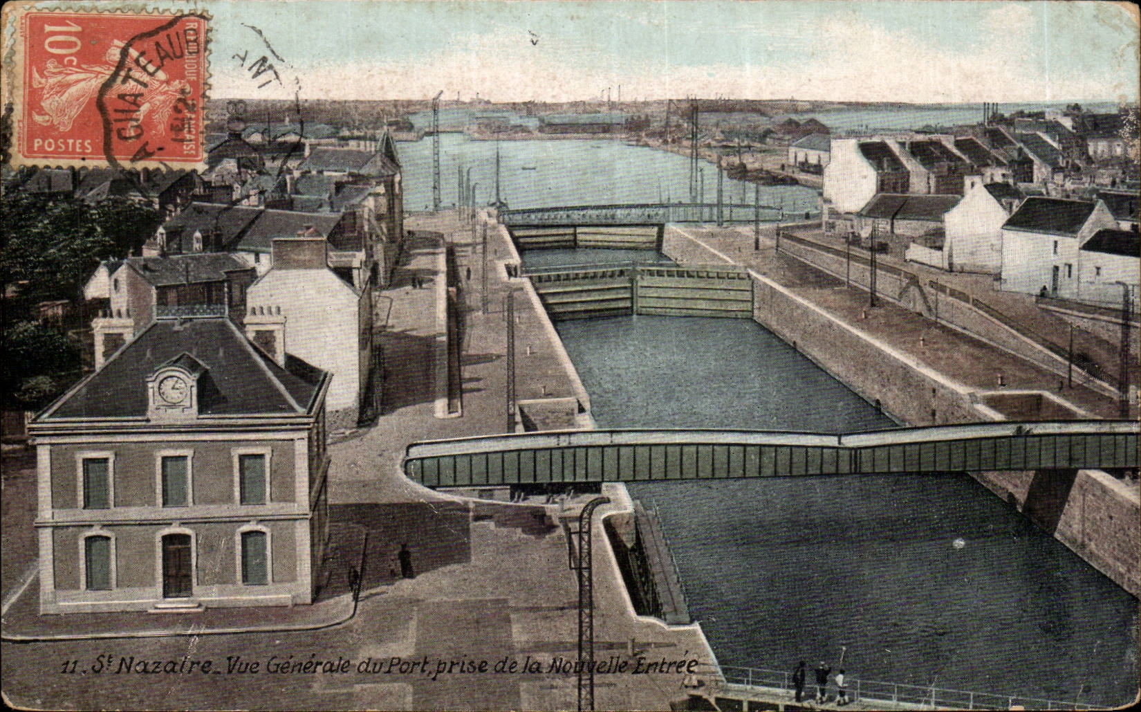 CPA St Nazaire Vue generale du port prise de la nouvelle entree