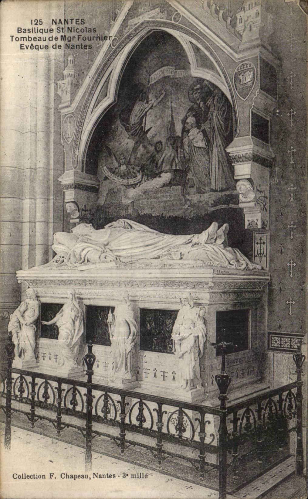 CPA Nantes Basilique St Nicolas Tombeau de Mgr Fournier Eveque de Nantes